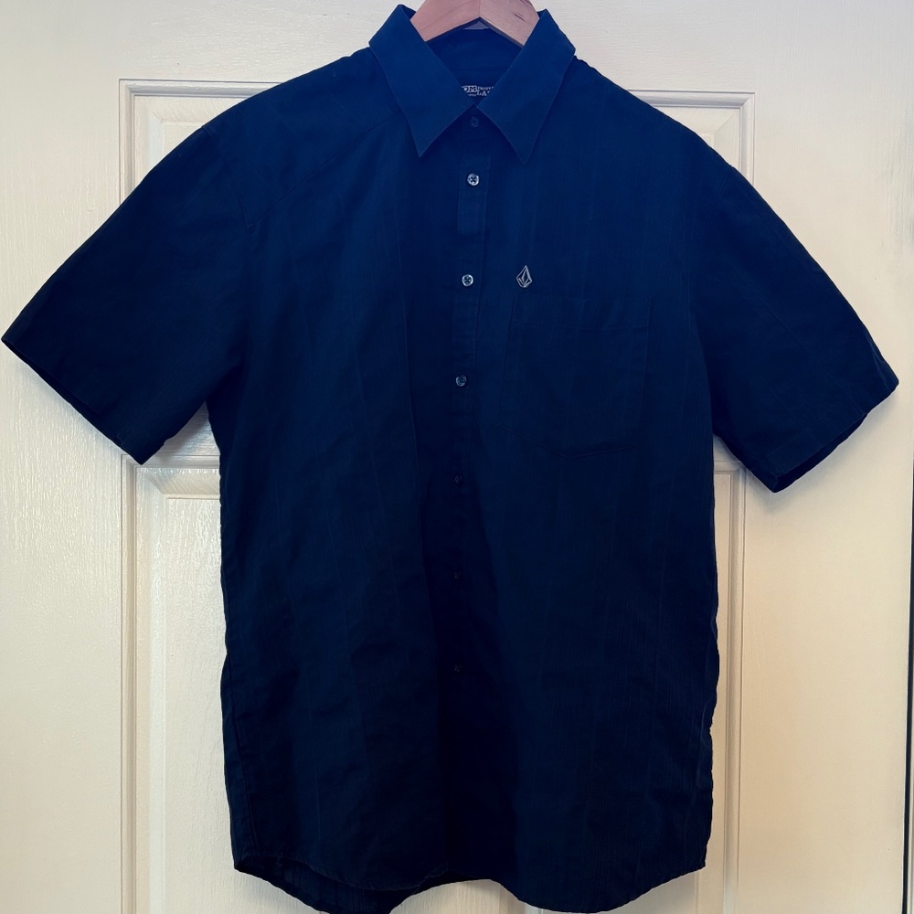 Men's Volcom Short-Sleeved Dress Shirt in Dark Navy - Size Large